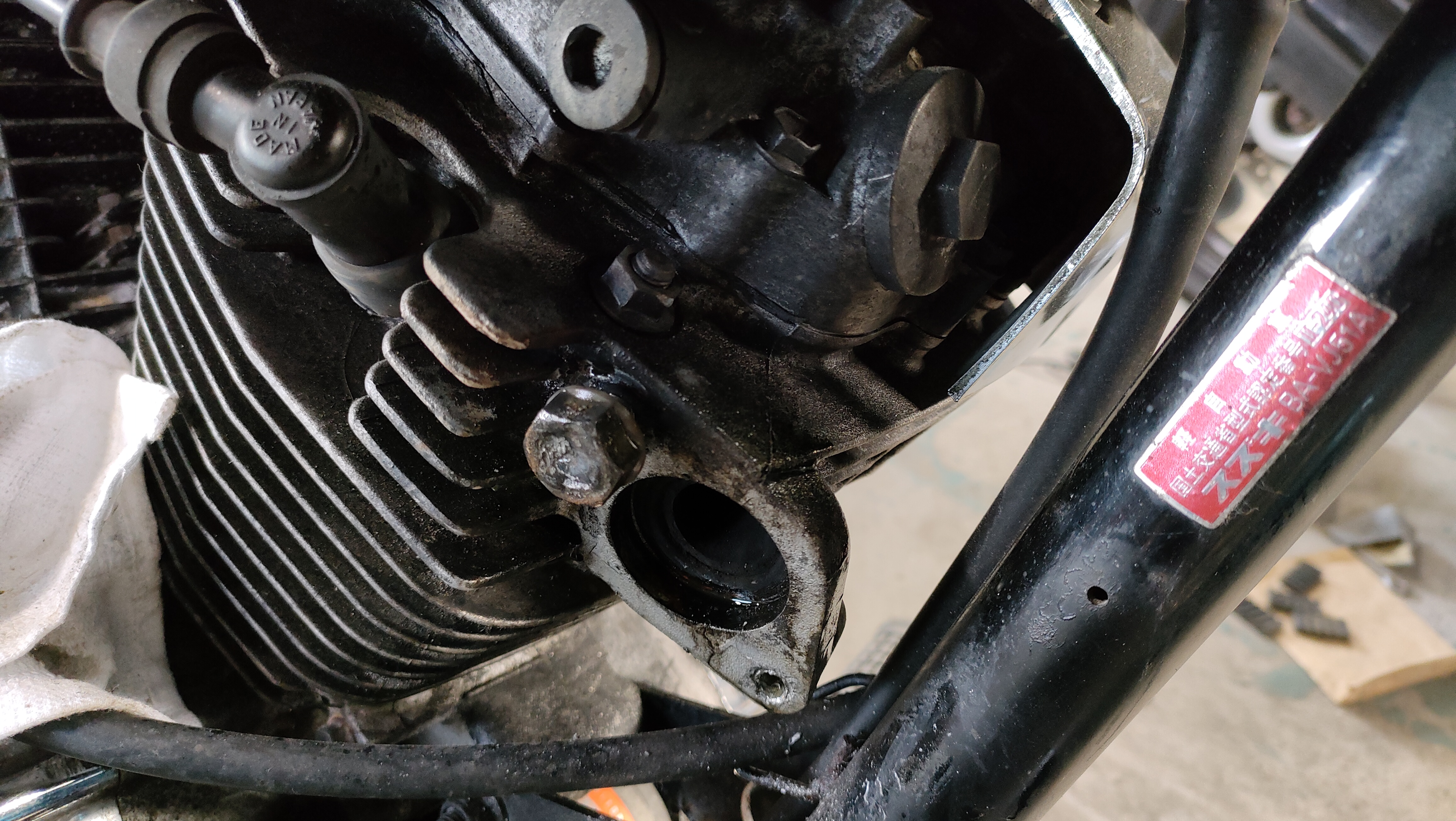 バイクの折れたボルトの取外し